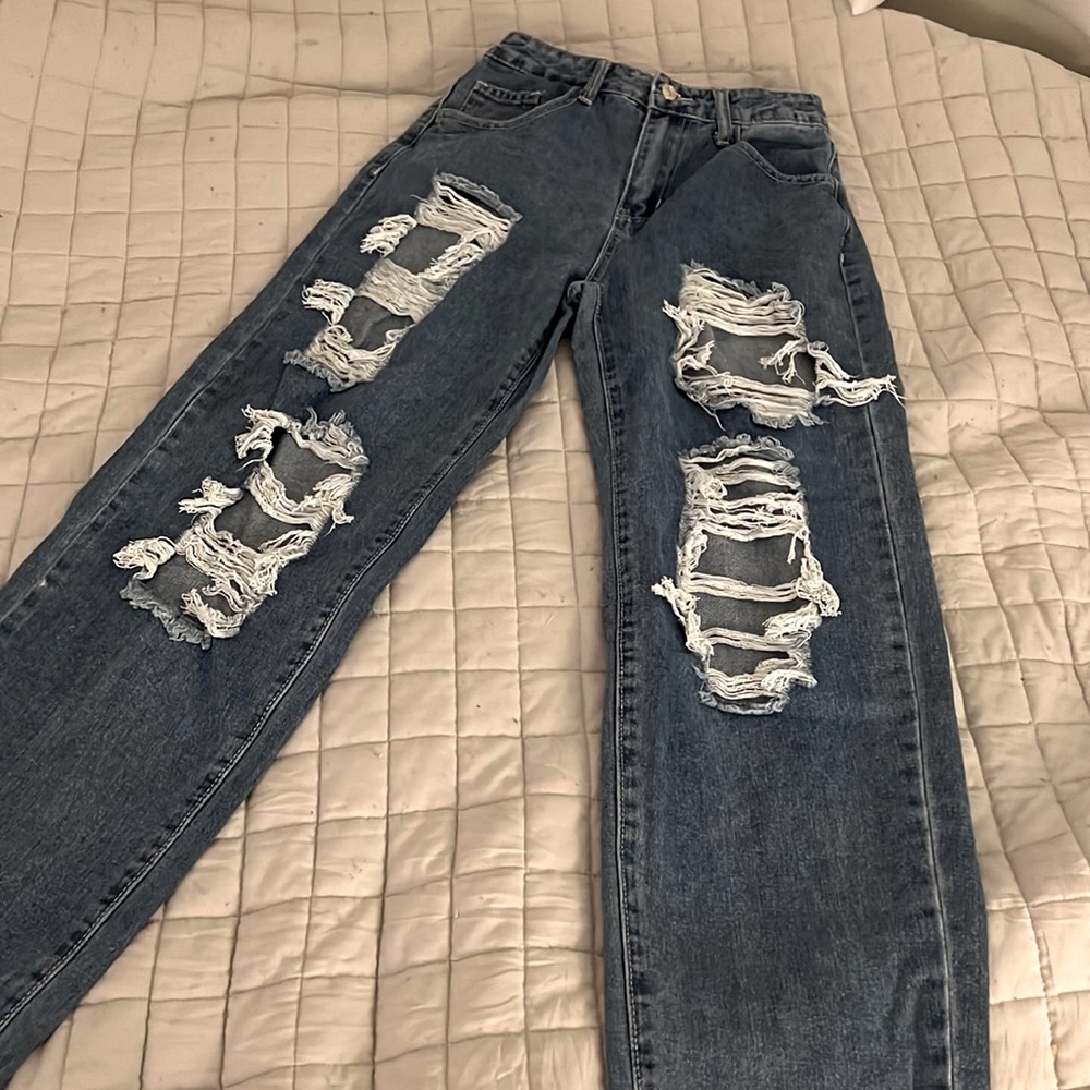Mom bf jeans in darker denim.The original price was 45 dollars from AE. New